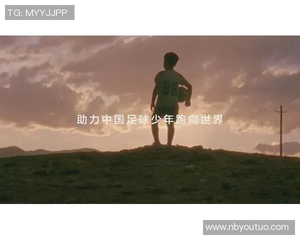 蓝锁足球明星队携手合作共创辉煌未来展现团队精神与竞技魅力